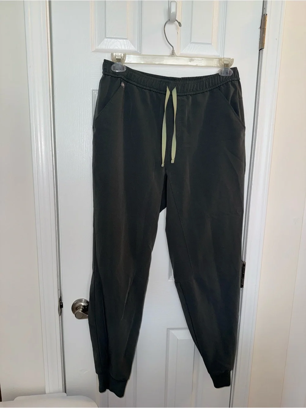 FIGS Men’s Tansen Jogger Scrub Pants L Bonsai Green